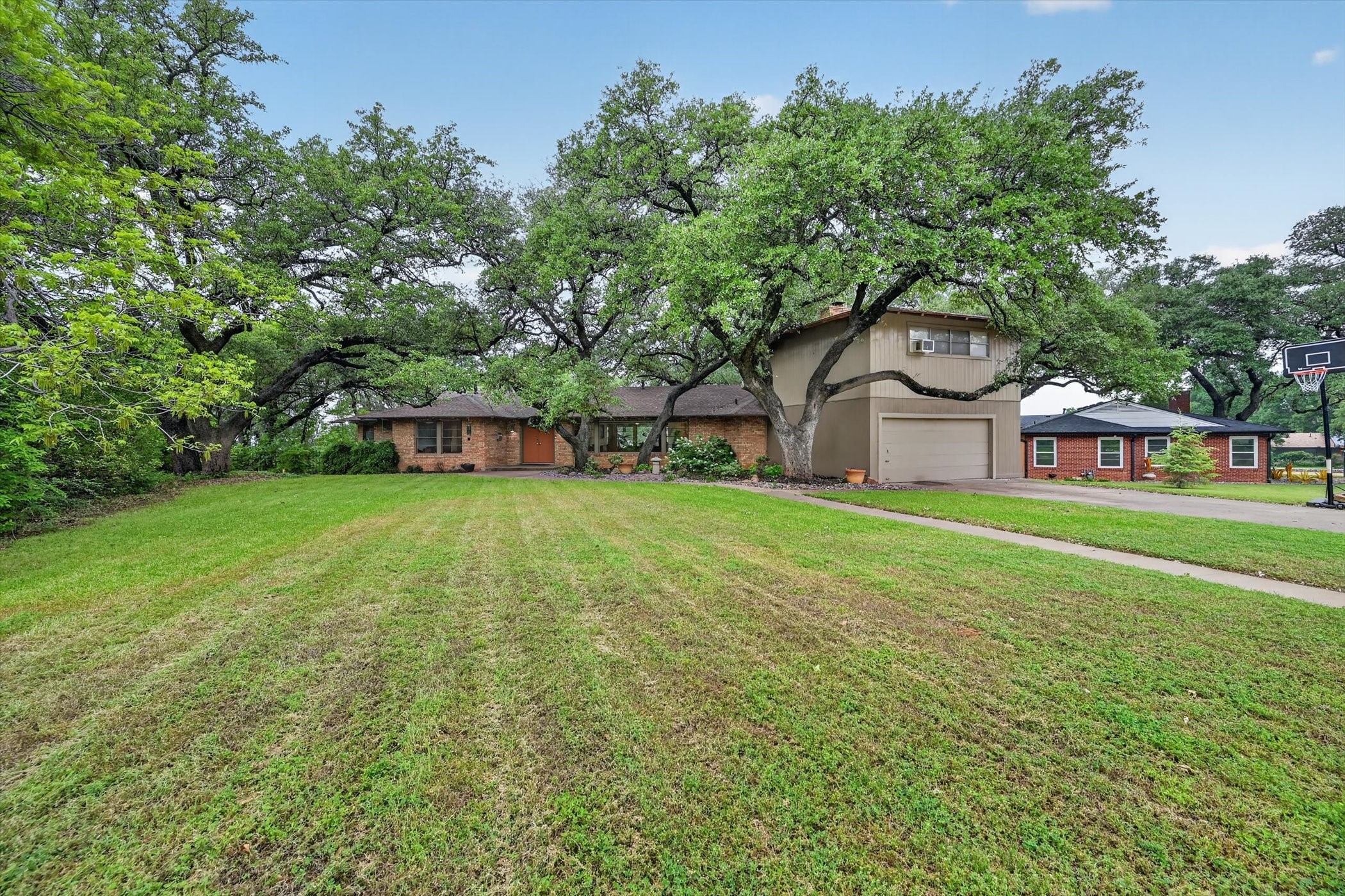 2039 W Lotus Avenue Fort Worth TX 76111