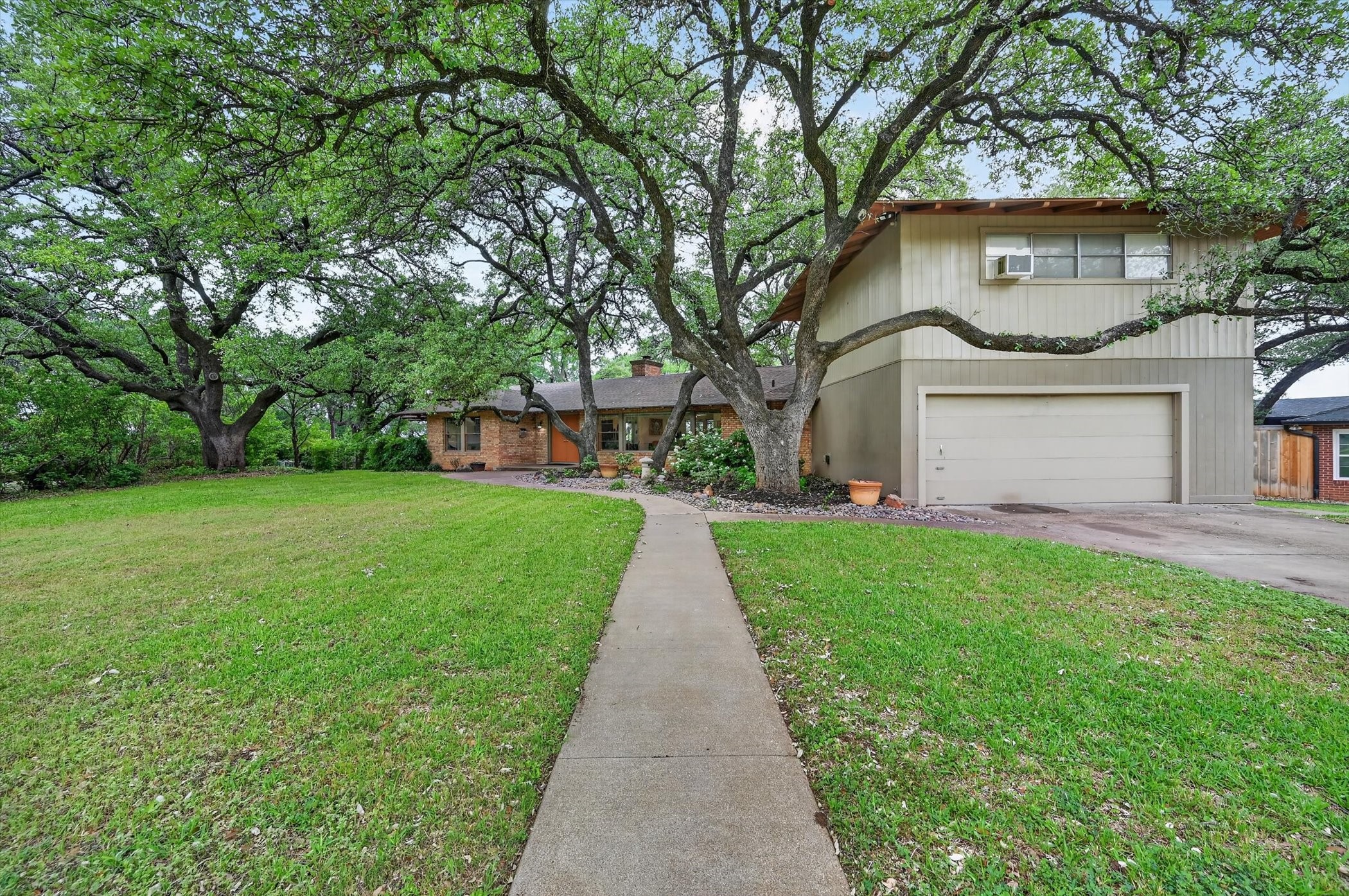 2039 W Lotus Avenue Fort Worth TX 76111