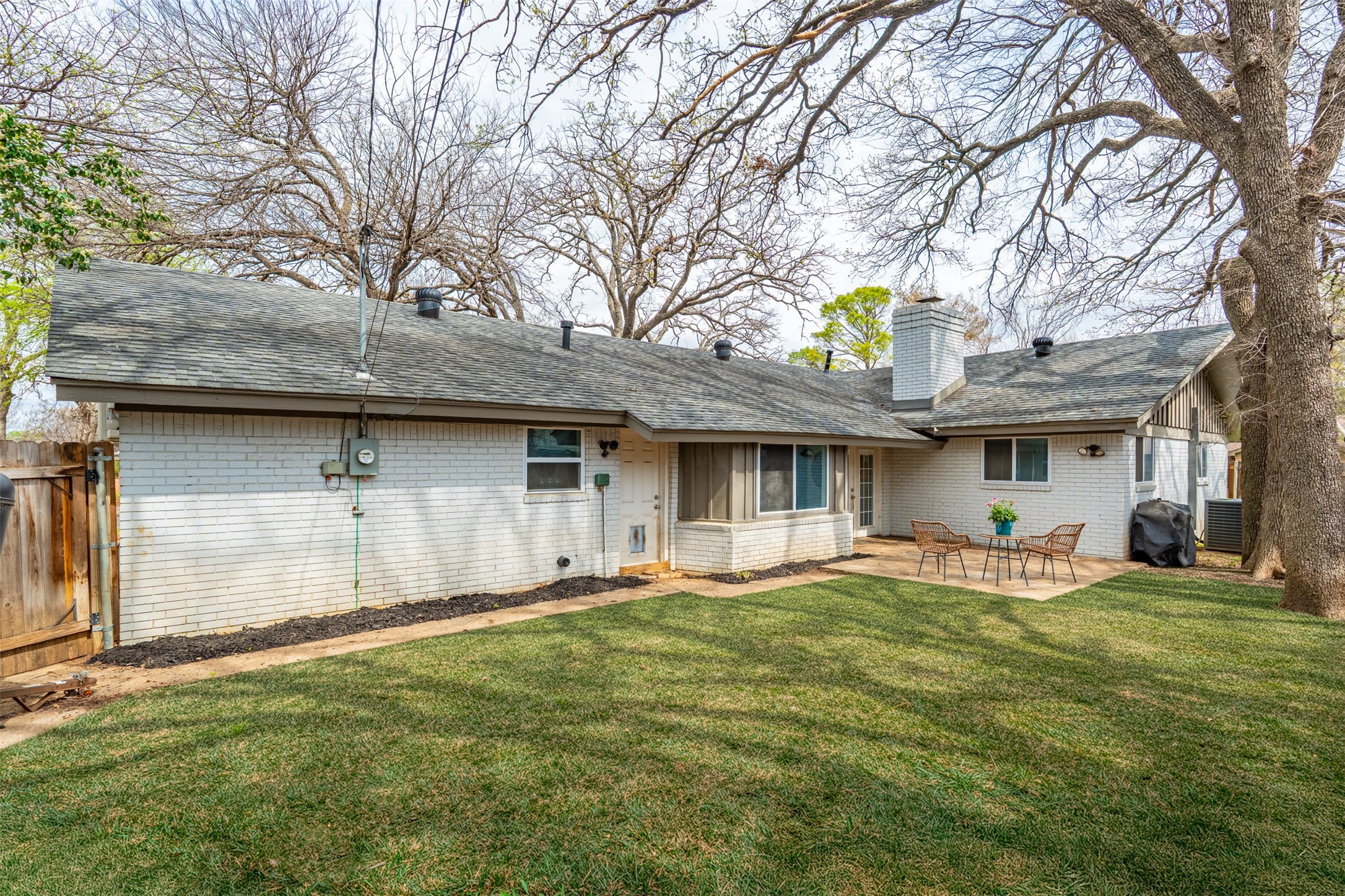 1819 W Cedar Elm Drive Arlington TX 76012