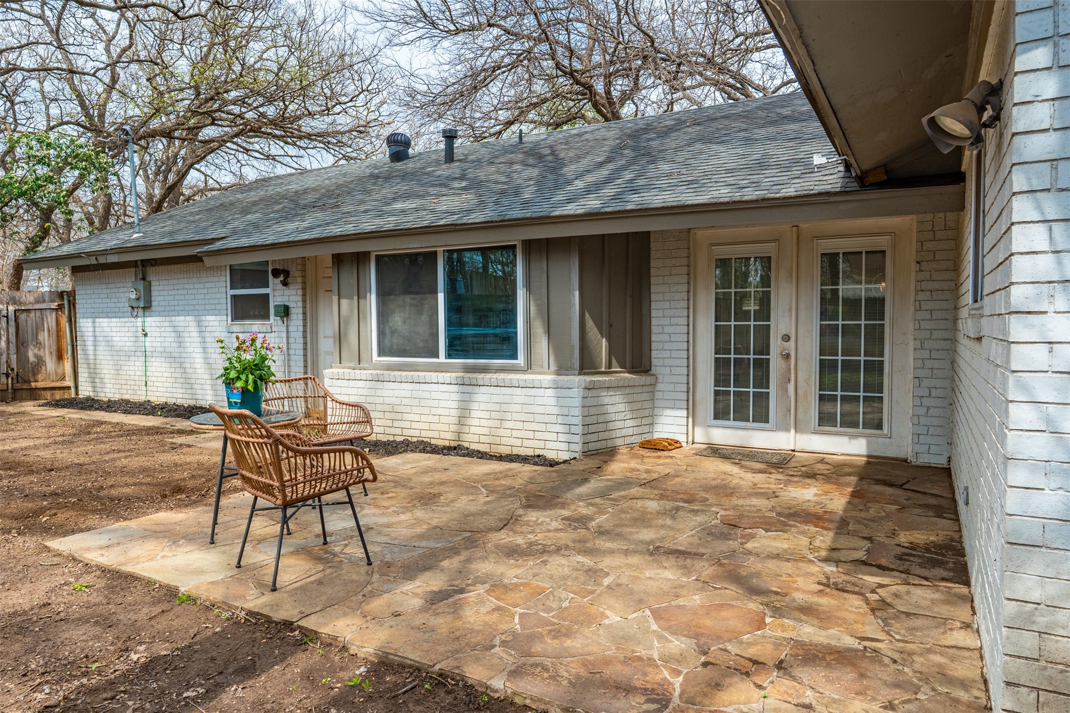 1819 W Cedar Elm Drive Arlington TX 76012