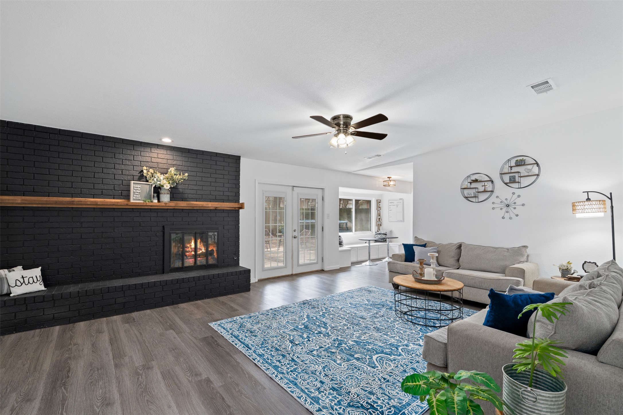 1819 W Cedar Elm Drive Arlington TX 76012