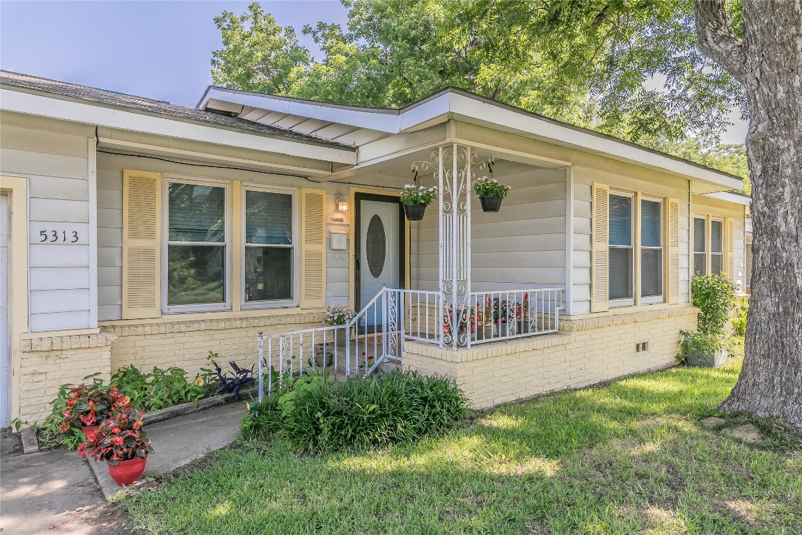 5313 Ira Street Haltom City TX 76117