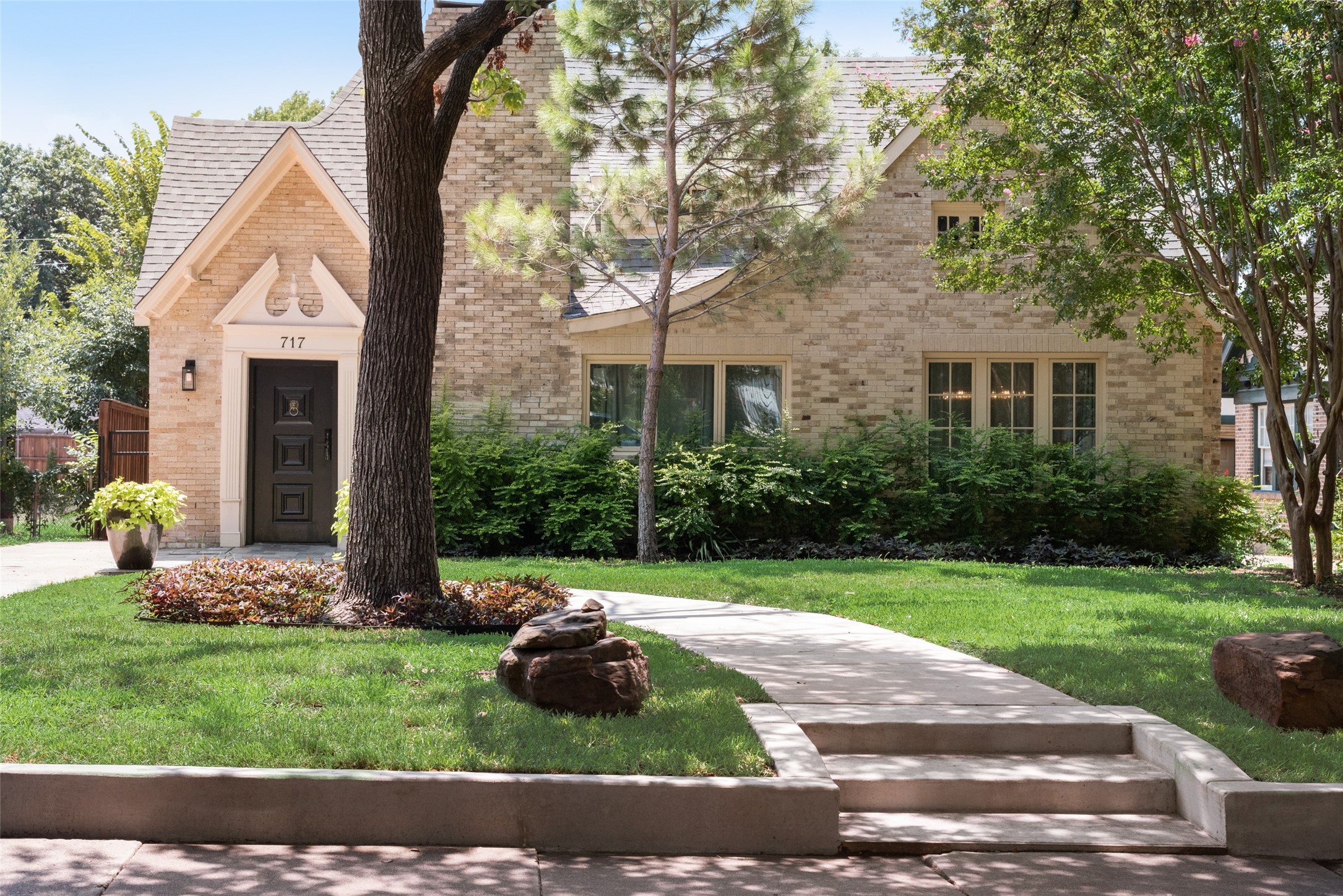 717 Ridgeway Street Dallas TX 75214