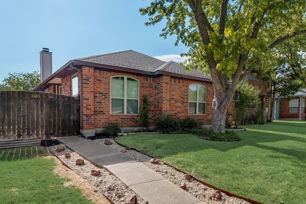 1135 Castlewood Court Desoto TX 75115