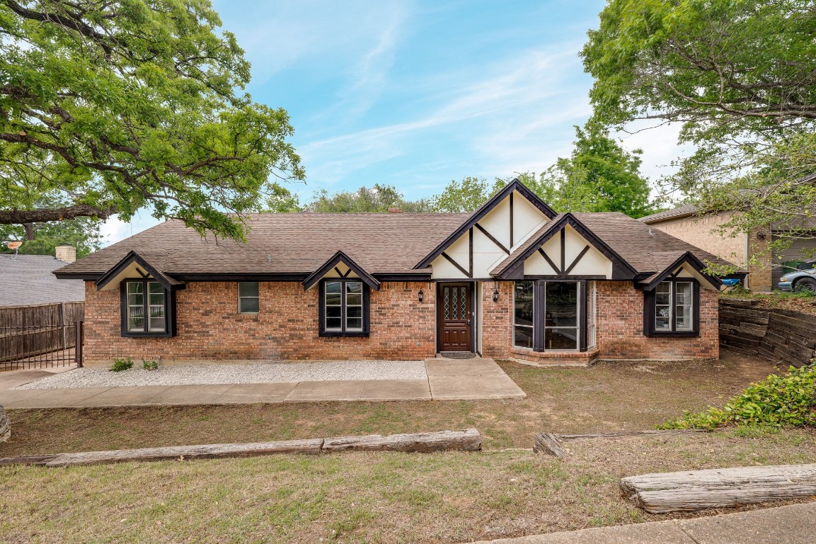 2207 Crooked Oak Court Arlington TX 76012