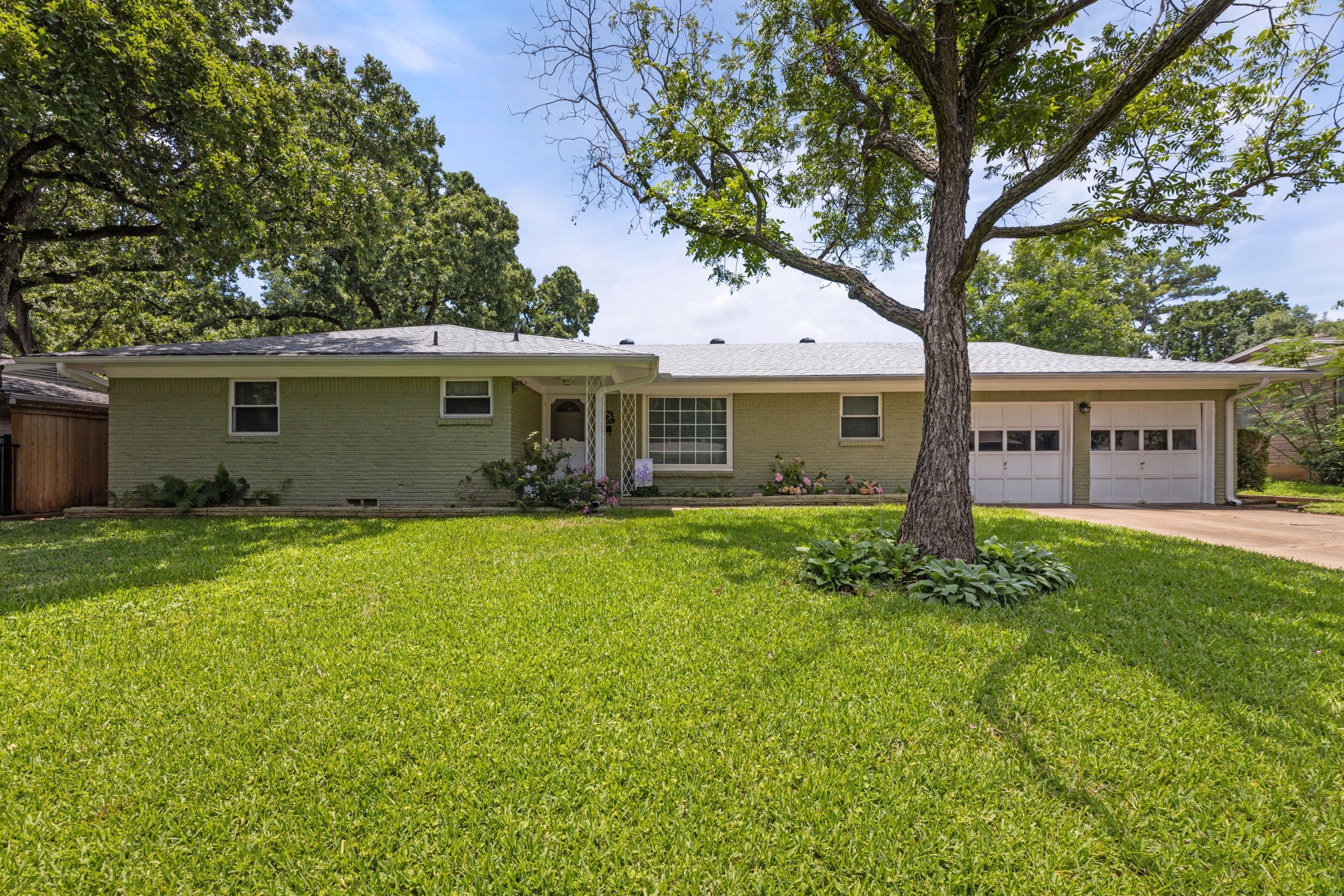 1216 W Cedar Street Arlington TX 76012