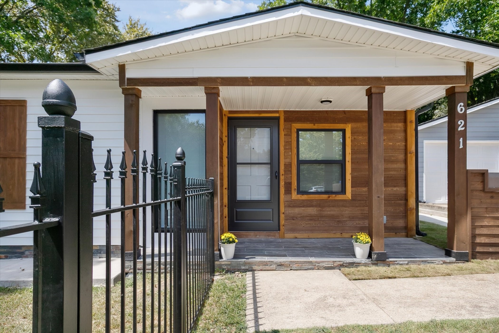 621 N Elm Street Lancaster TX 75146