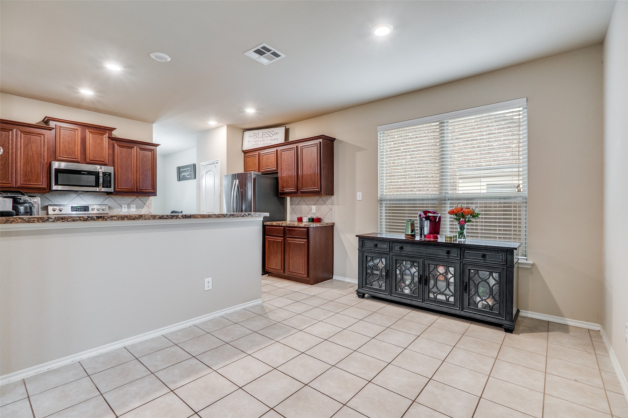 1924 Parkside Mews Lancaster TX 75146