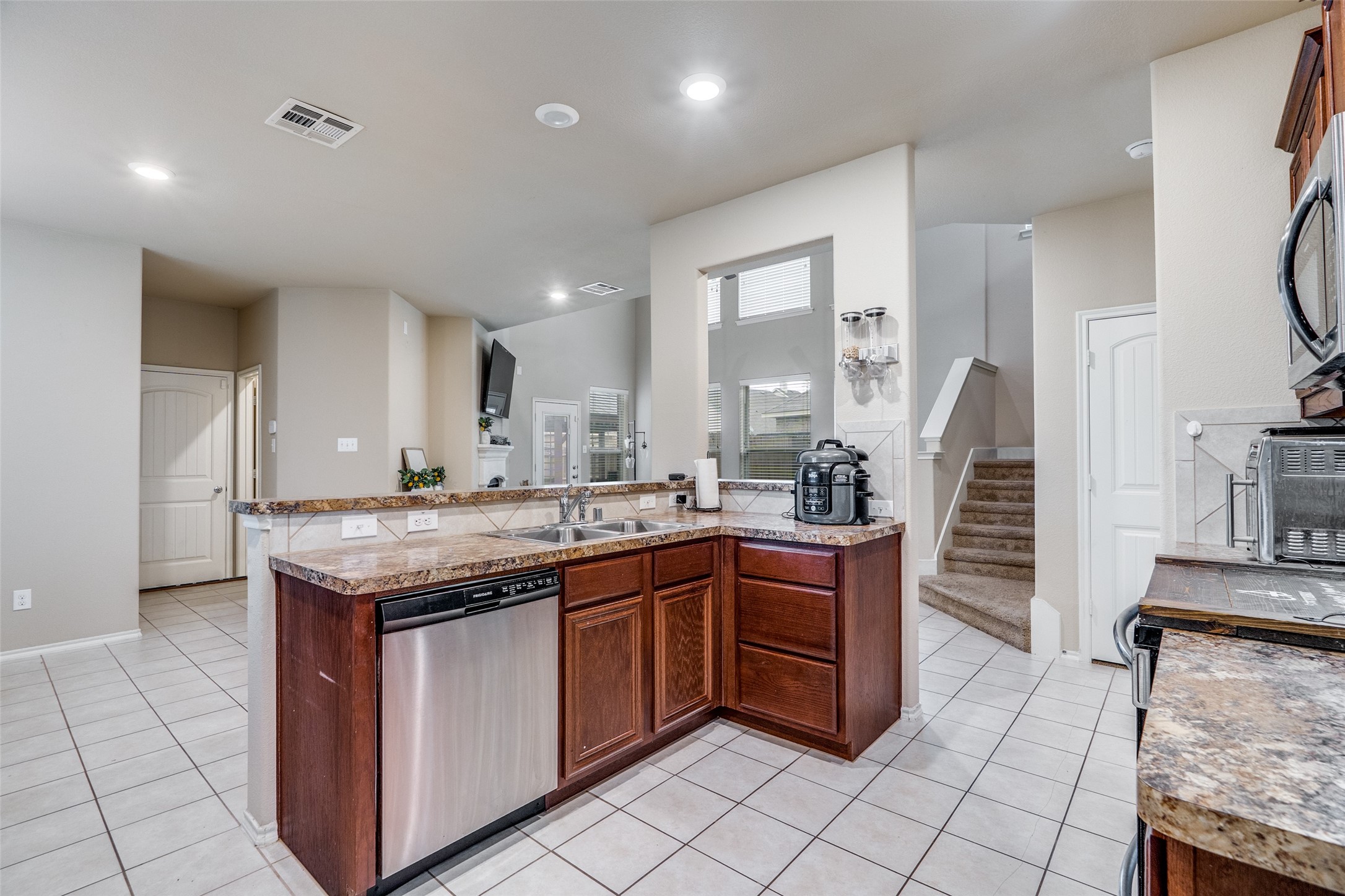 1924 Parkside Mews Lancaster TX 75146