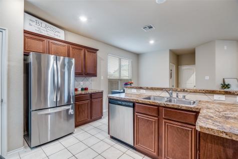 1924 Parkside Mews Lancaster TX 75146