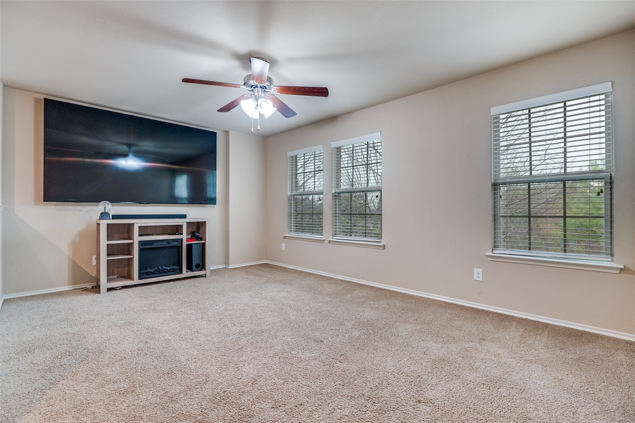 1924 Parkside Mews Lancaster TX 75146