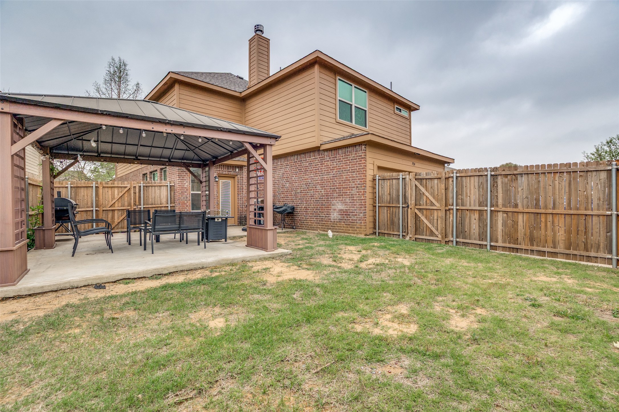 1924 Parkside Mews Lancaster TX 75146