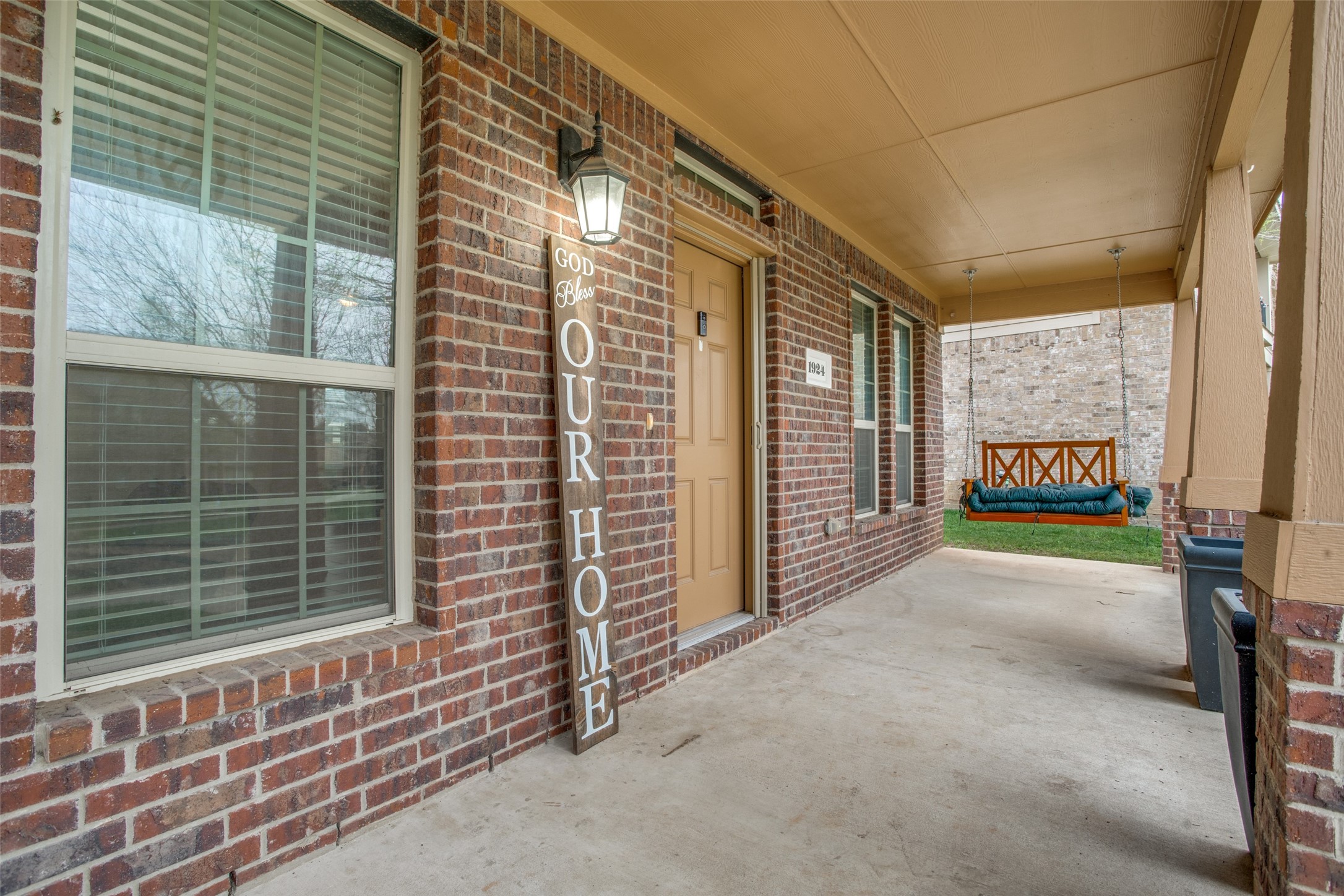 1924 Parkside Mews Lancaster TX 75146