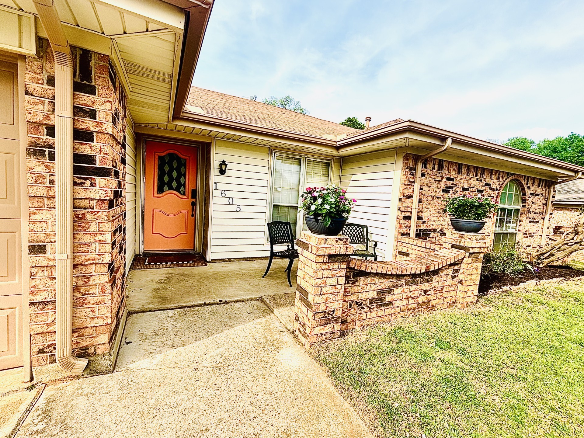 1605 Winchester Way Bedford TX 76022