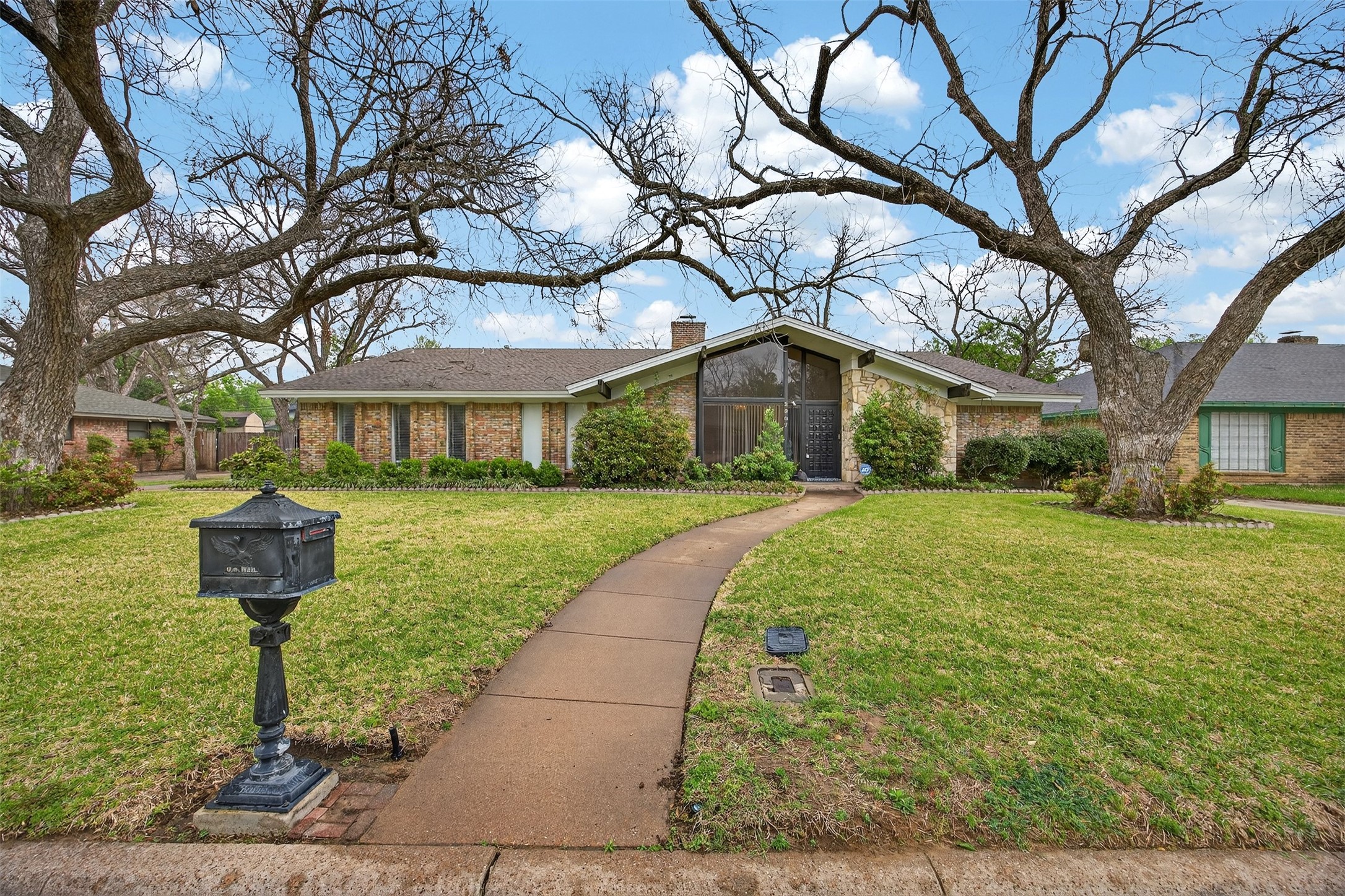 2907 Glasgow Drive Arlington TX 76015