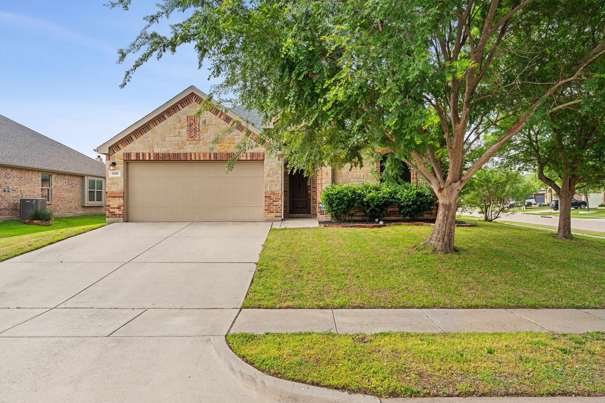 1341 Hearthstone Drive Burleson TX 76028