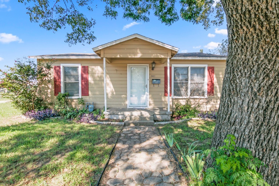 207 White Street Whitesboro TX 76273