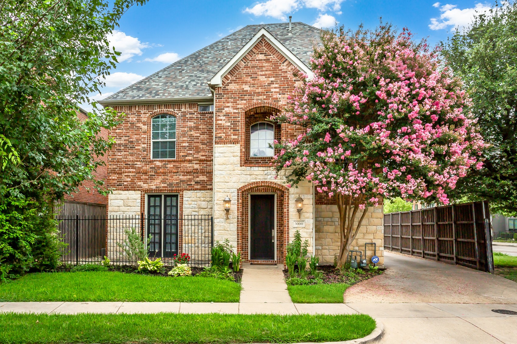 5000 Mission Avenue Dallas TX 75206