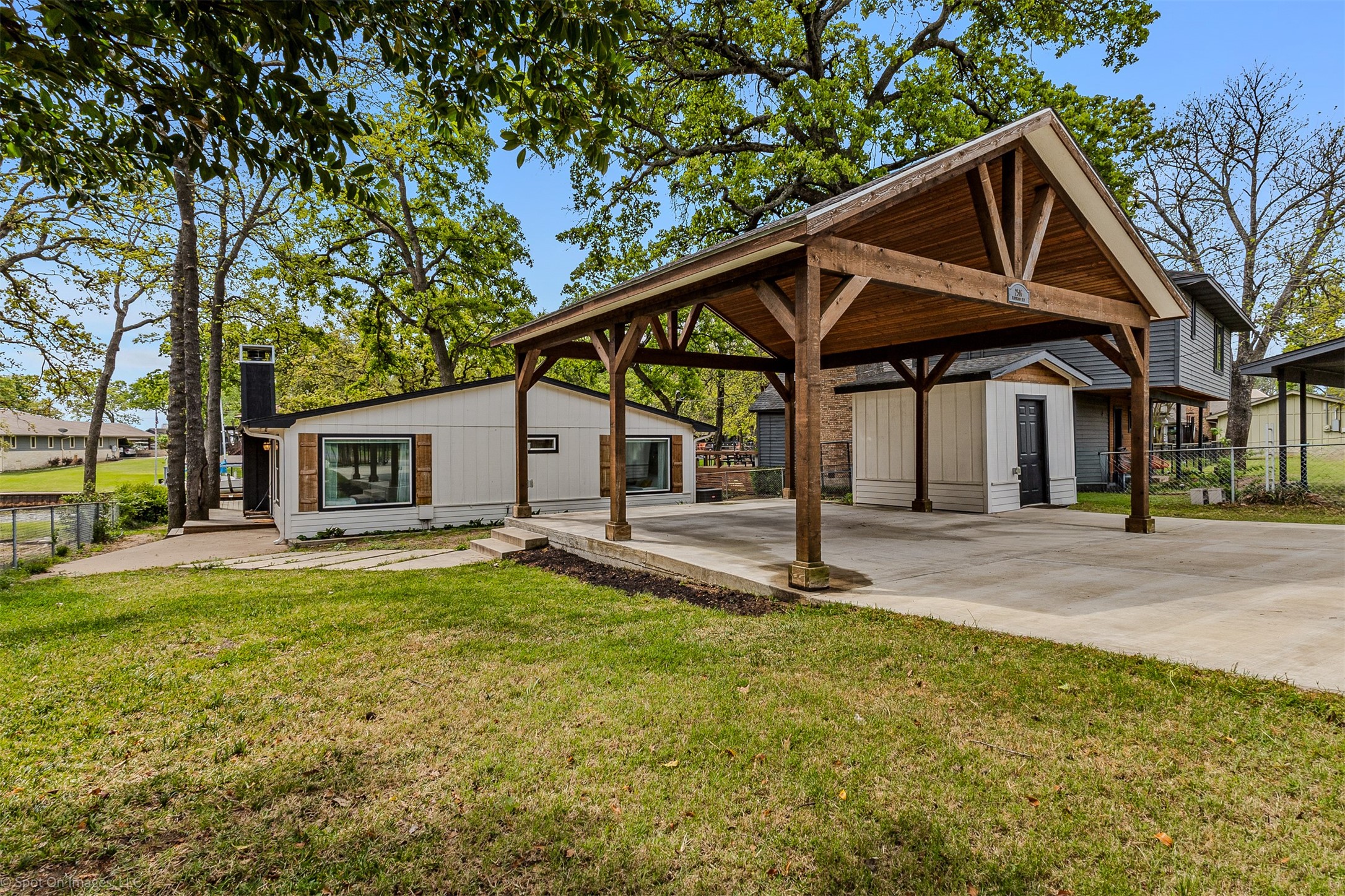 2516 Wildwood Way Tool TX 75143