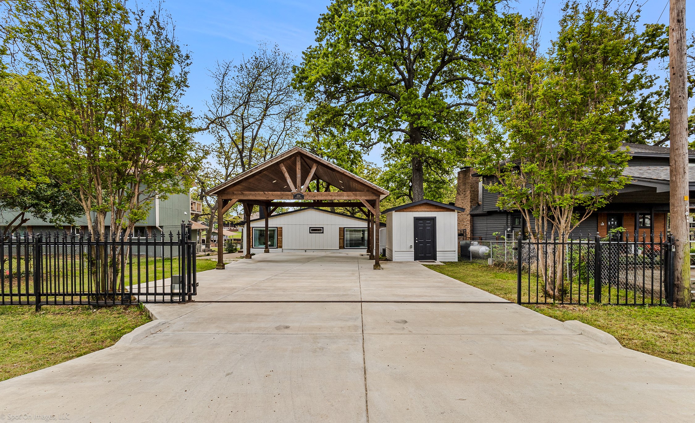 2516 Wildwood Way Tool TX 75143