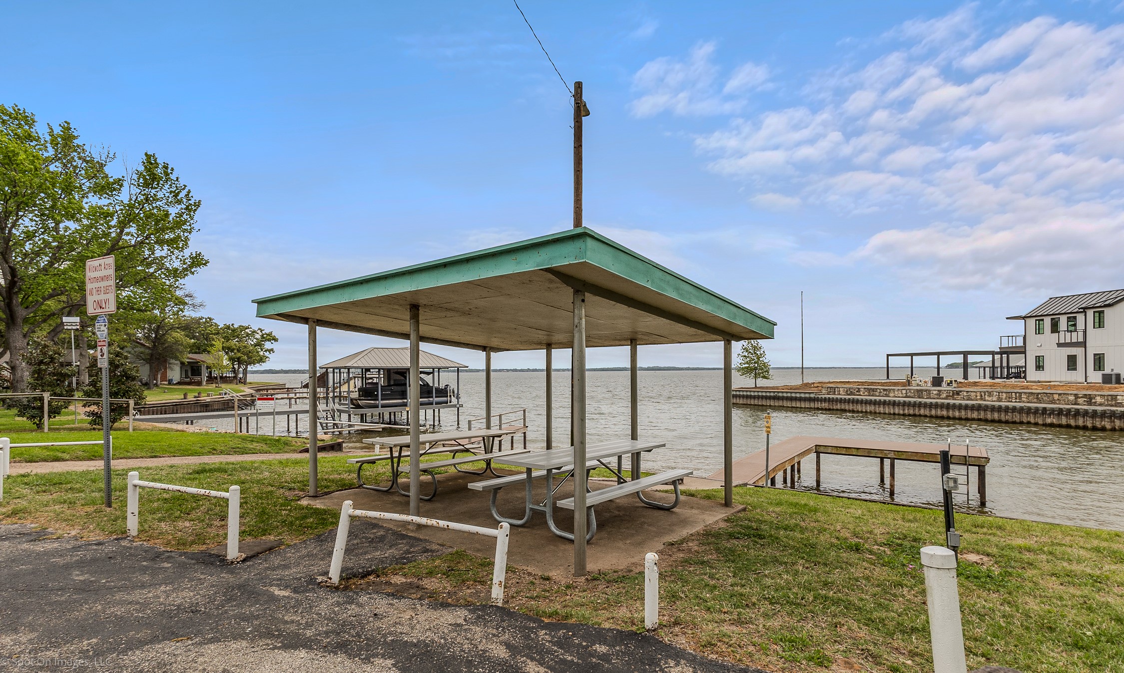 2516 Wildwood Way Tool TX 75143