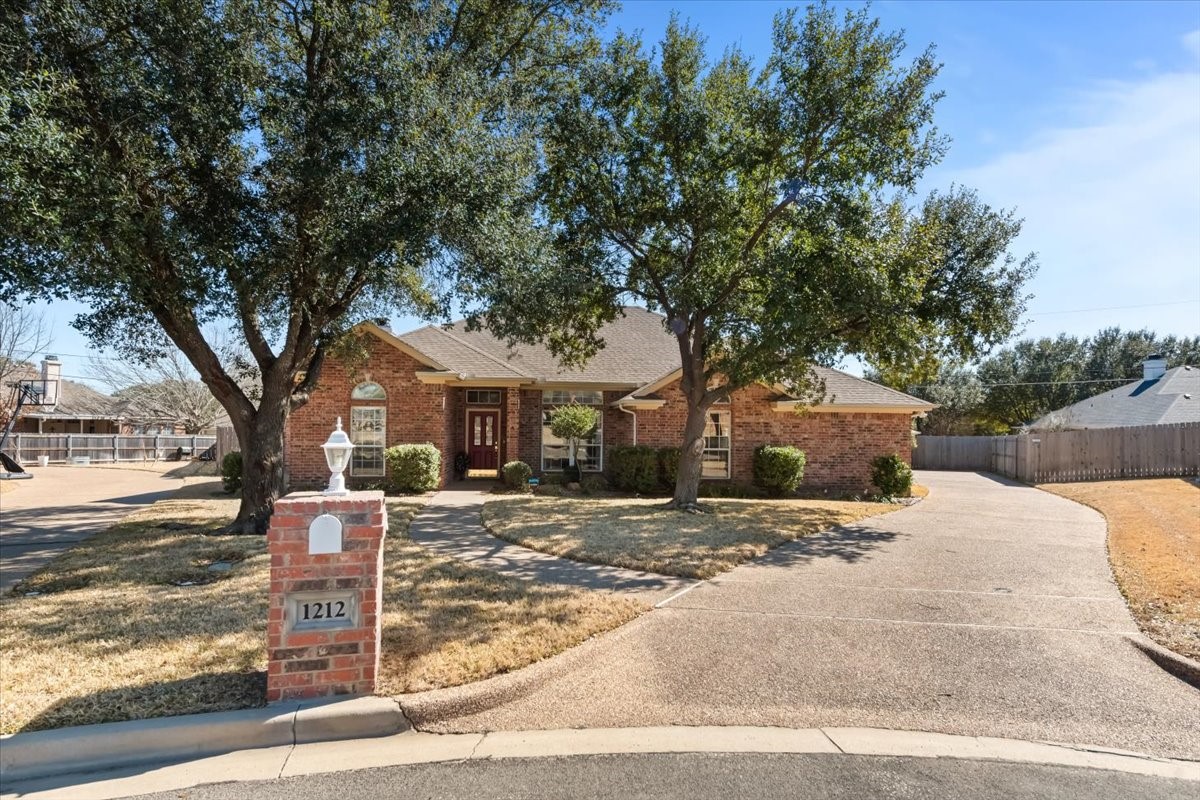 1212 Stonehill Circle Hewitt TX 76643