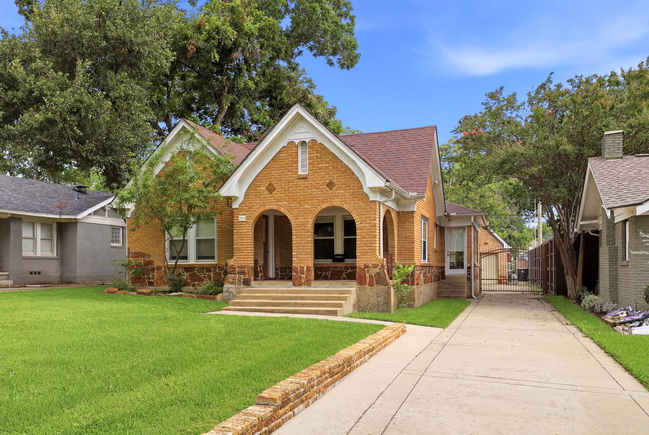 825 Thomasson Drive Dallas TX 75208