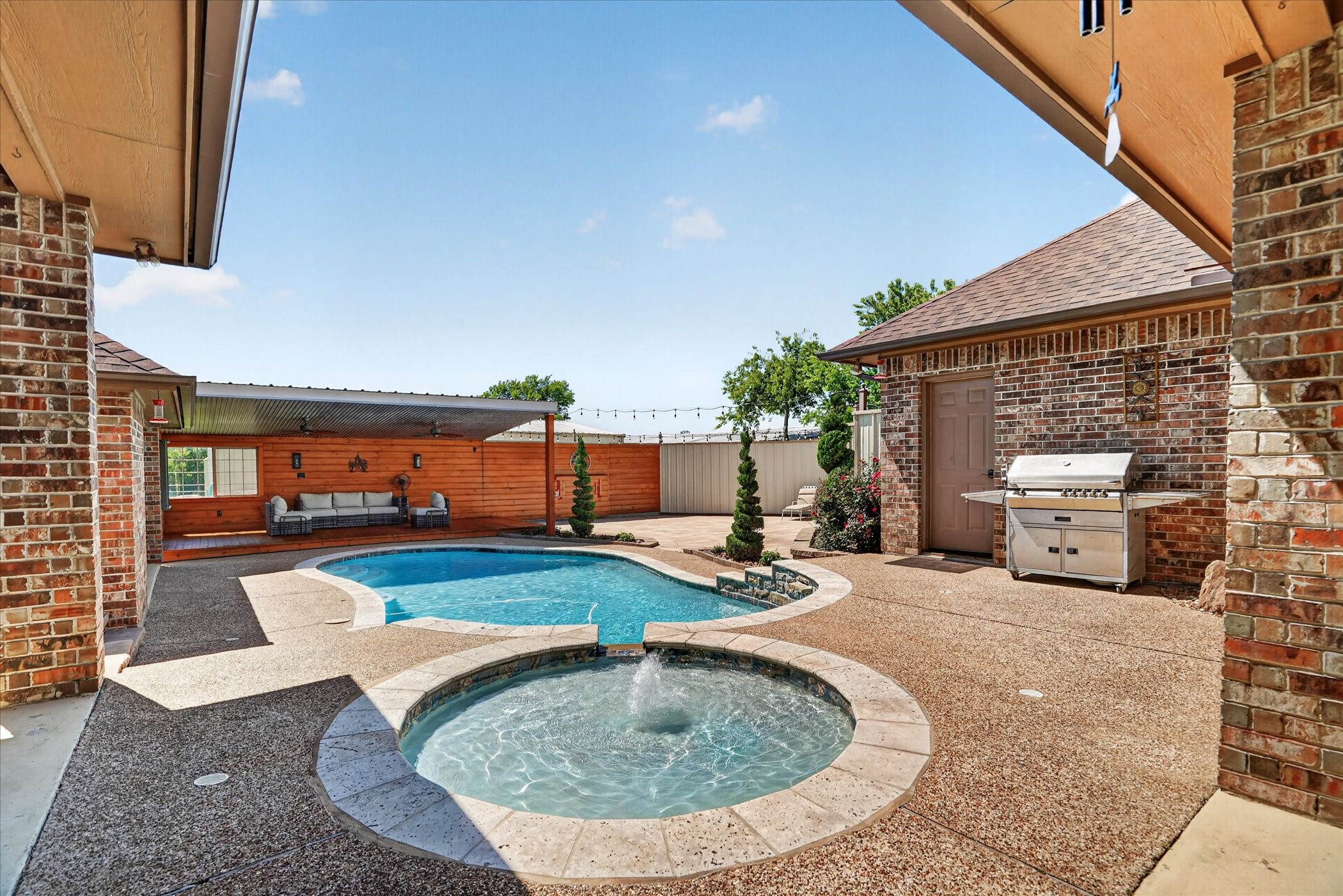 1408 W Cleburne Road Crowley TX 76036
