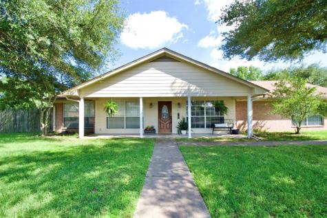210 Whirlaway Street Groesbeck TX 76642