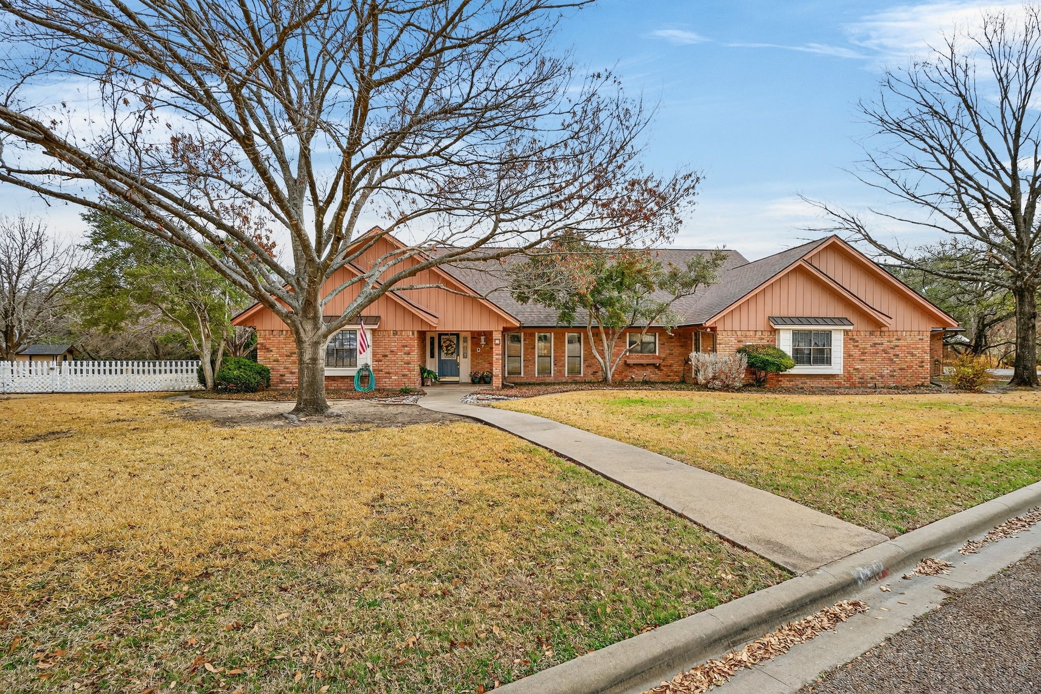407 N Avenue Z Clifton TX 76634