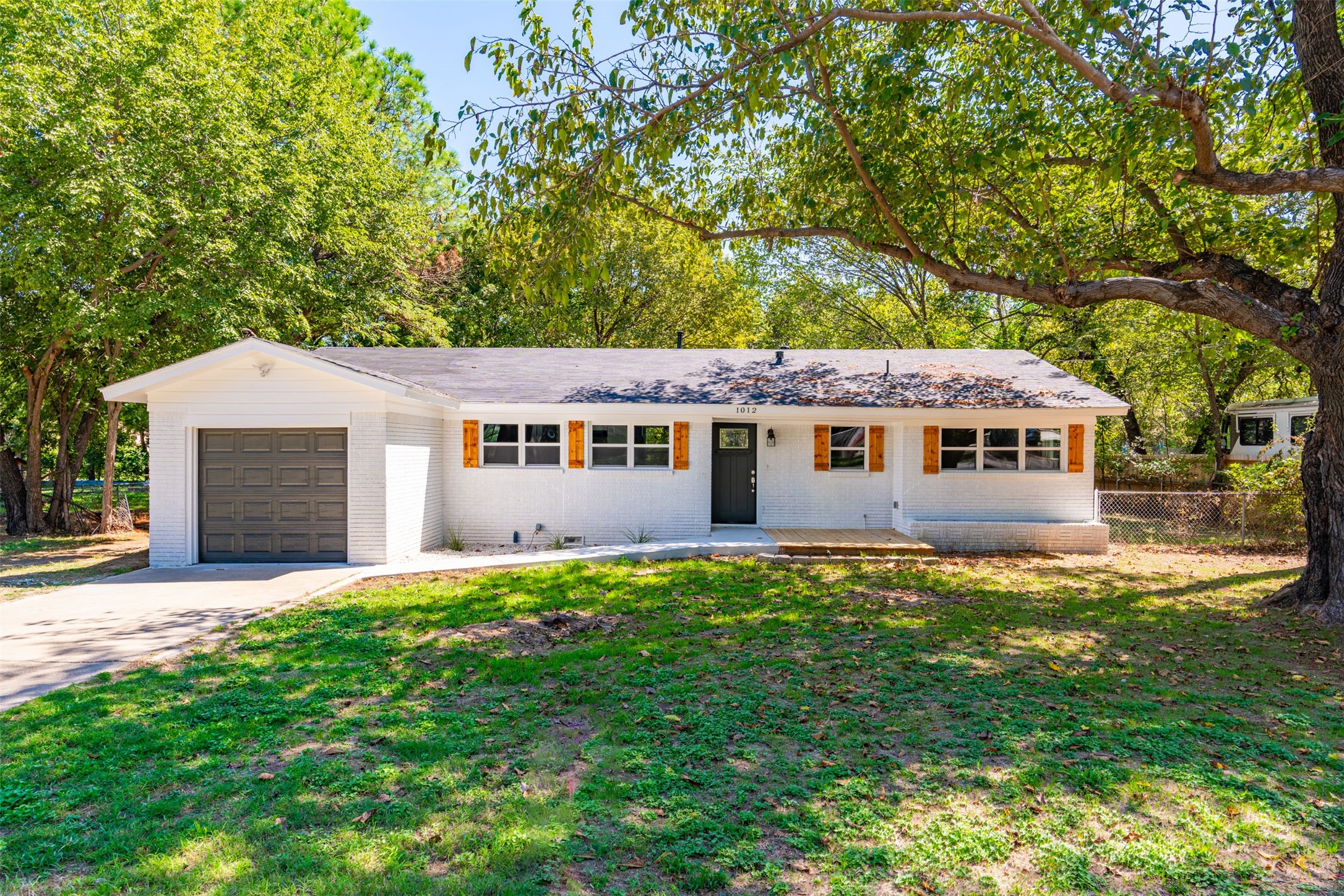 1012 Red Bud Drive Azle TX 76020