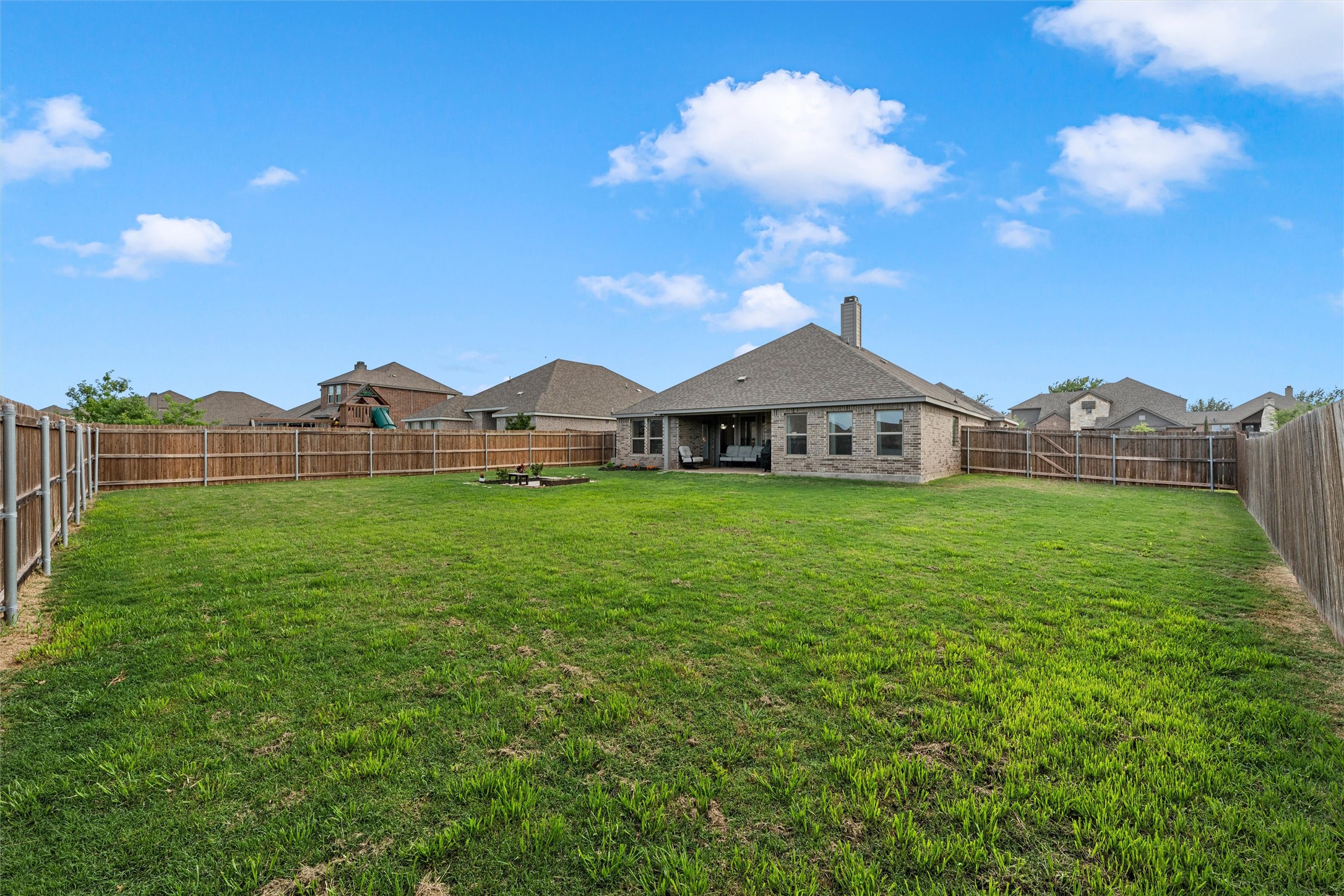 1050 Hesselridge Drive Hewitt TX 76643