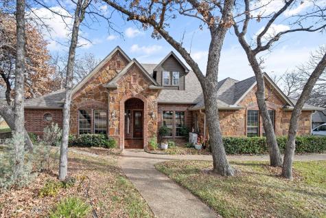 904 Kings Court Burleson TX 76028
