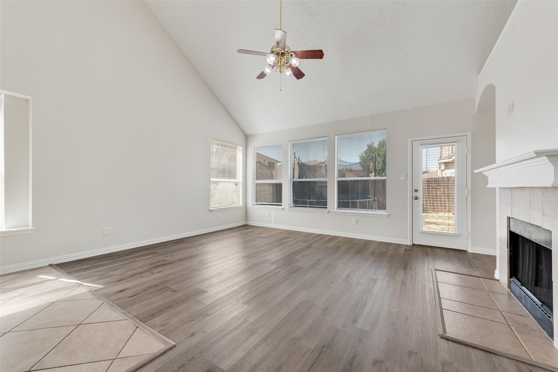 5702 Streamside Drive Arlington TX 76018