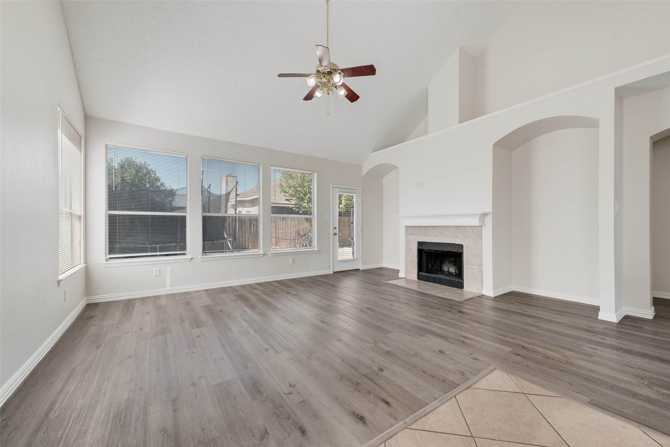 5702 Streamside Drive Arlington TX 76018
