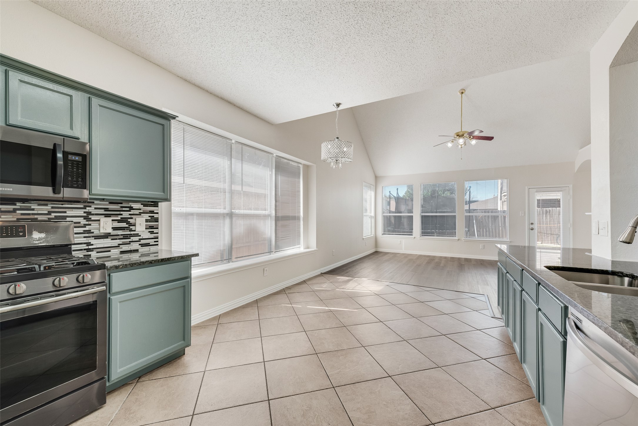 5702 Streamside Drive Arlington TX 76018