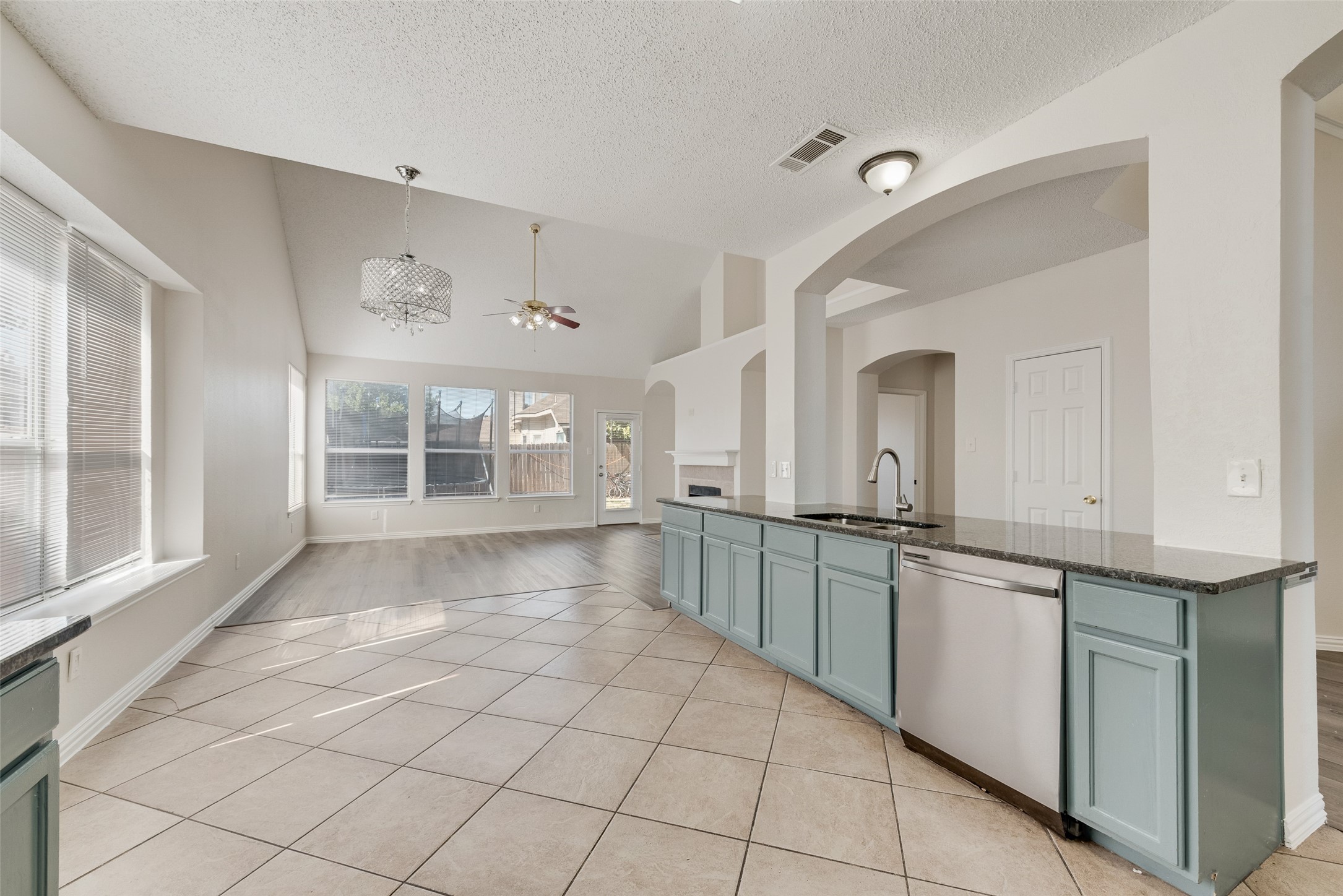 5702 Streamside Drive Arlington TX 76018