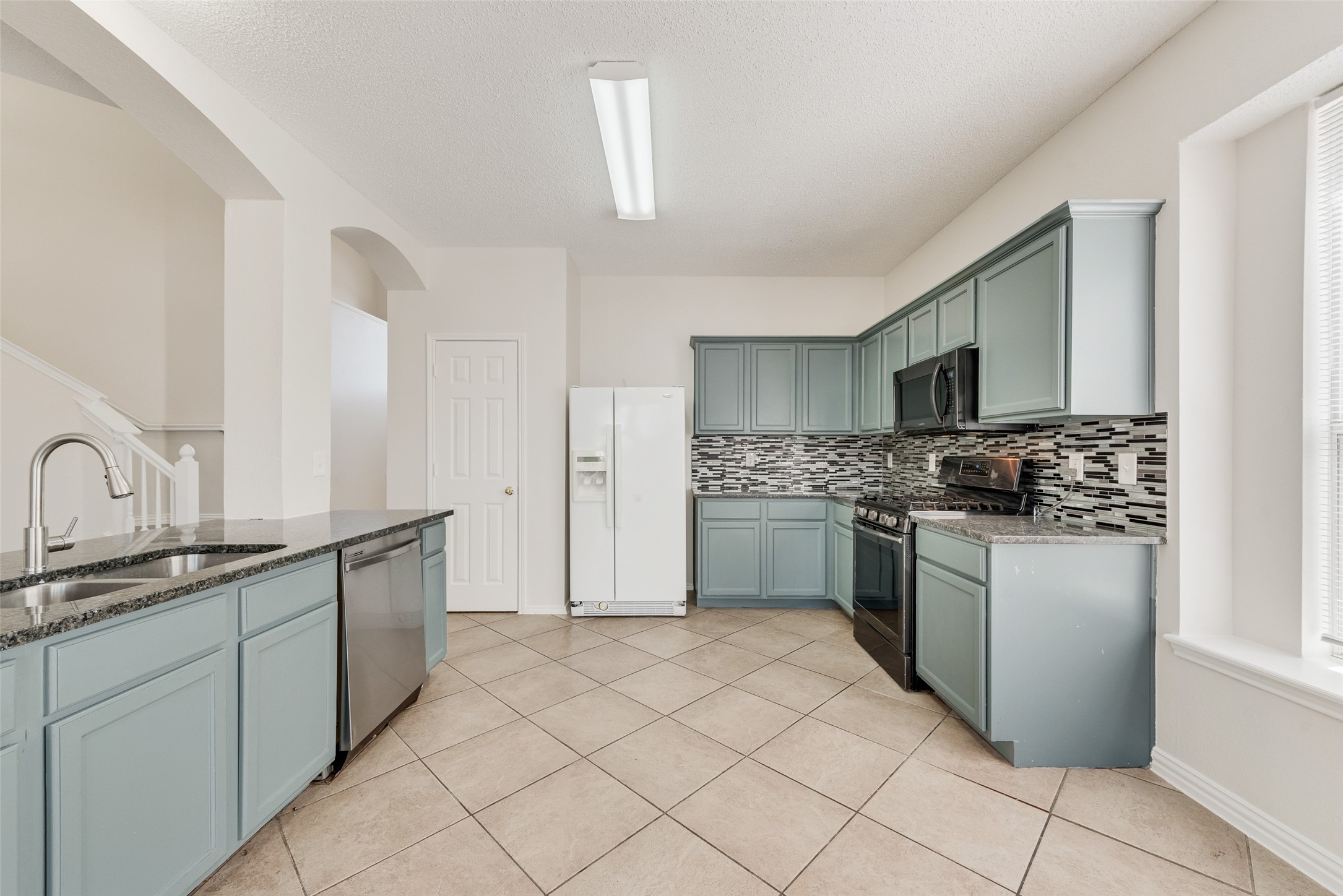 5702 Streamside Drive Arlington TX 76018