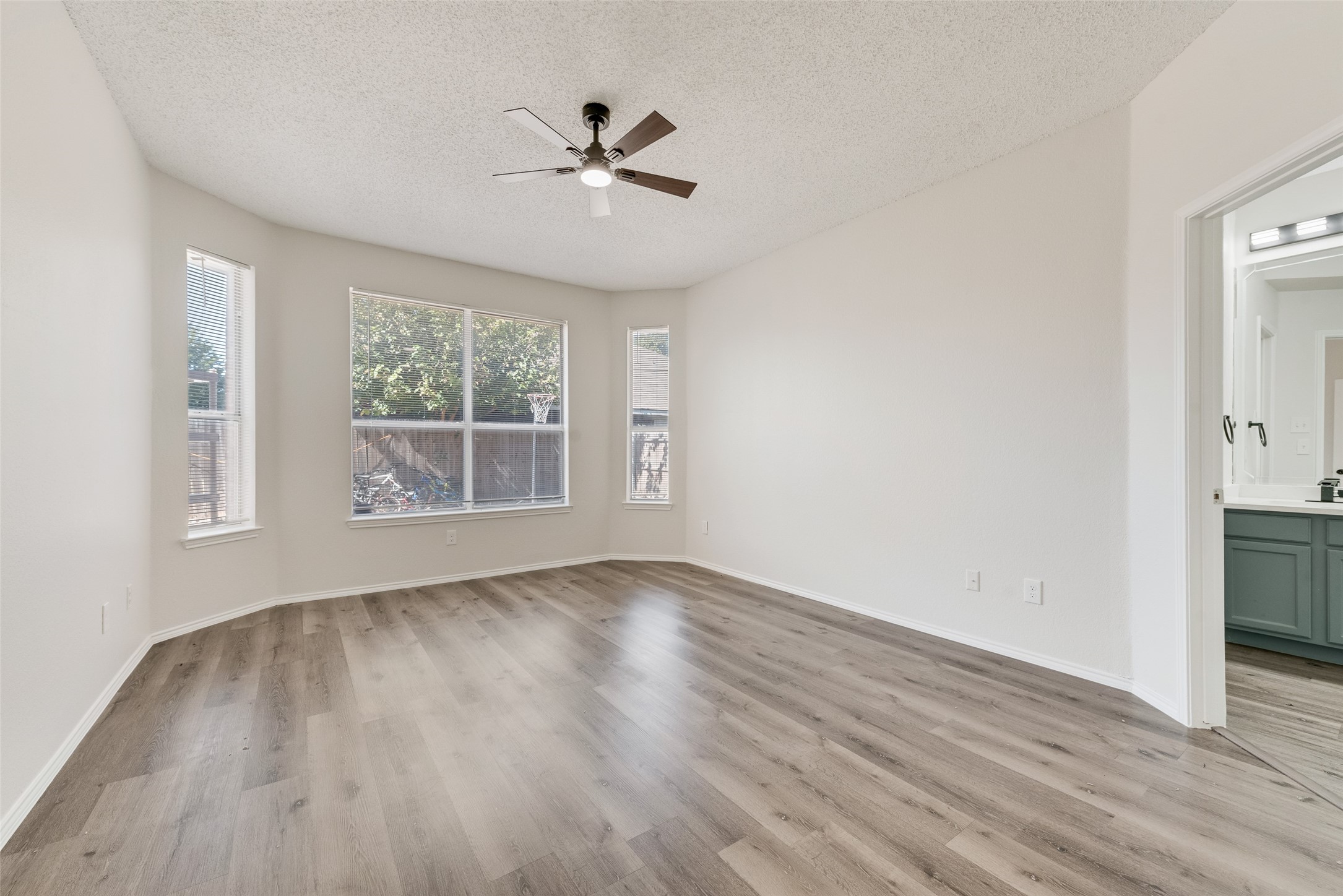 5702 Streamside Drive Arlington TX 76018