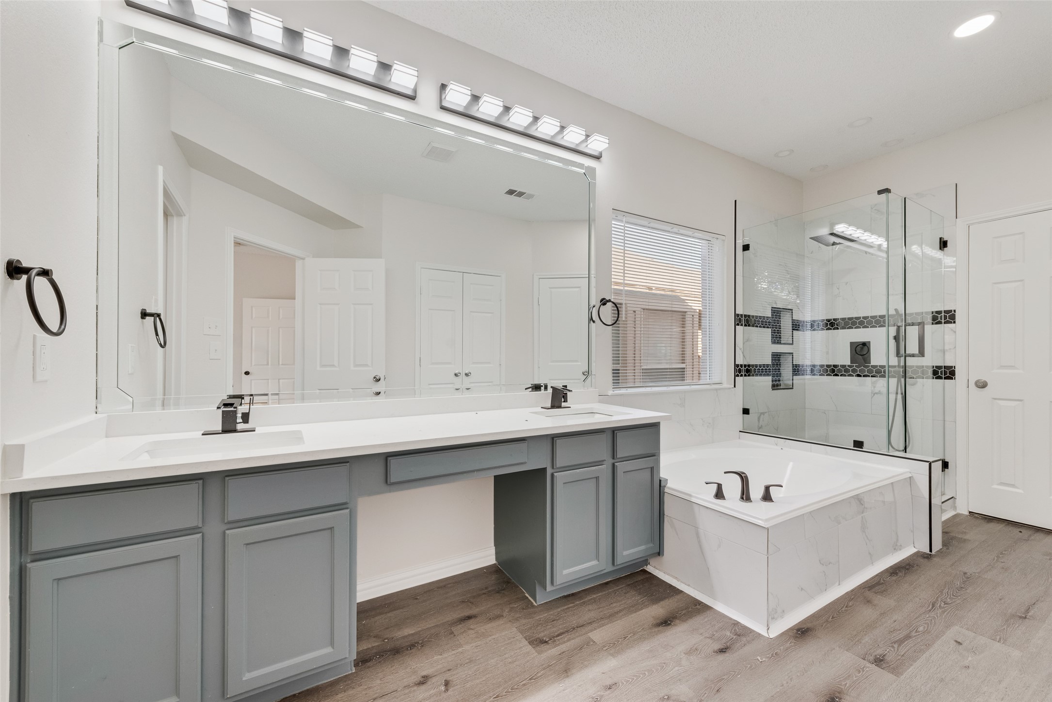 5702 Streamside Drive Arlington TX 76018