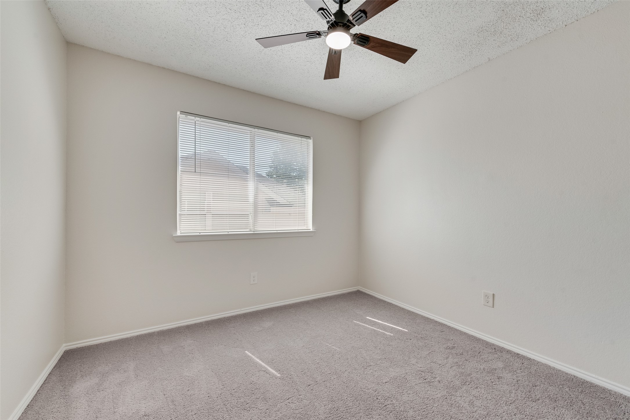 5702 Streamside Drive Arlington TX 76018