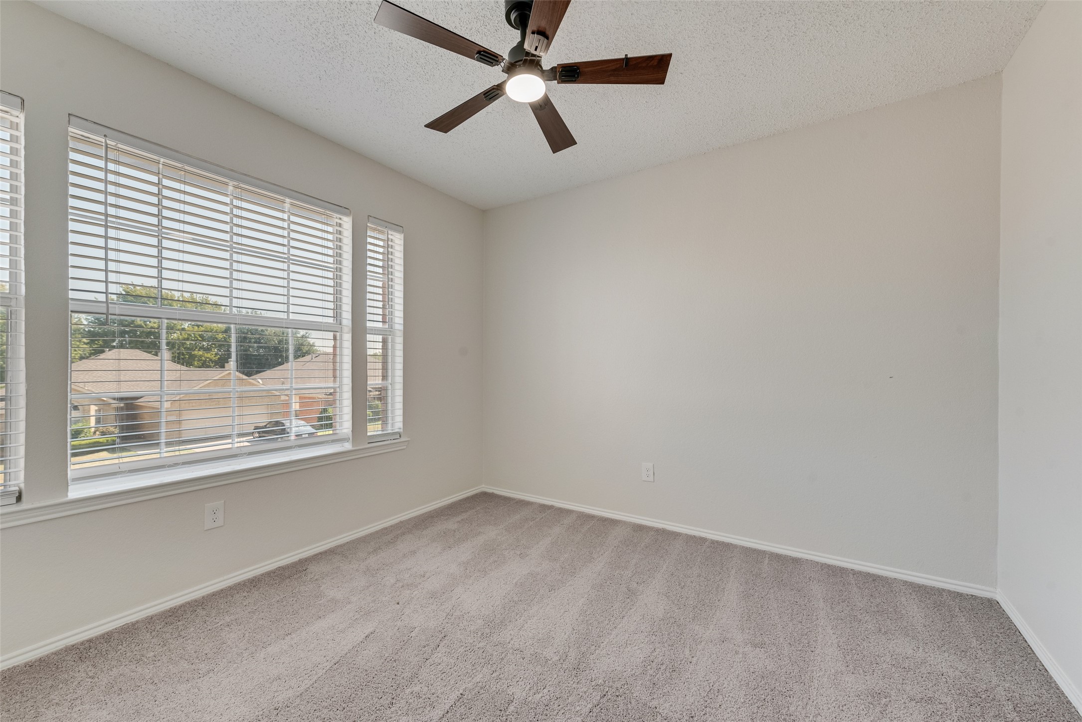 5702 Streamside Drive Arlington TX 76018