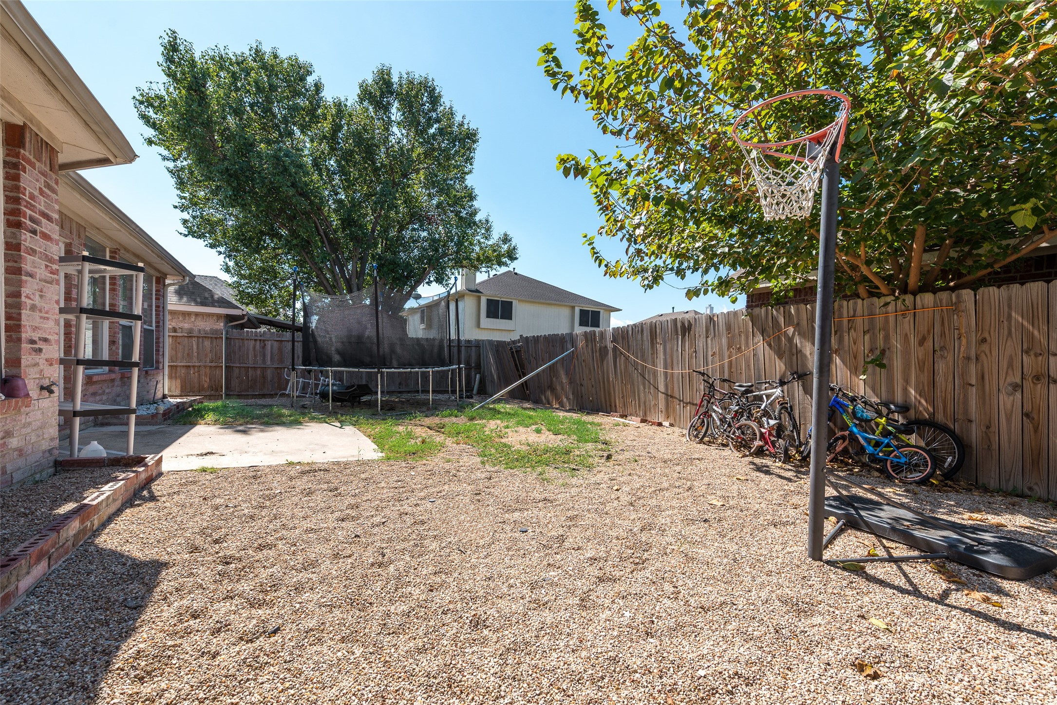5702 Streamside Drive Arlington TX 76018