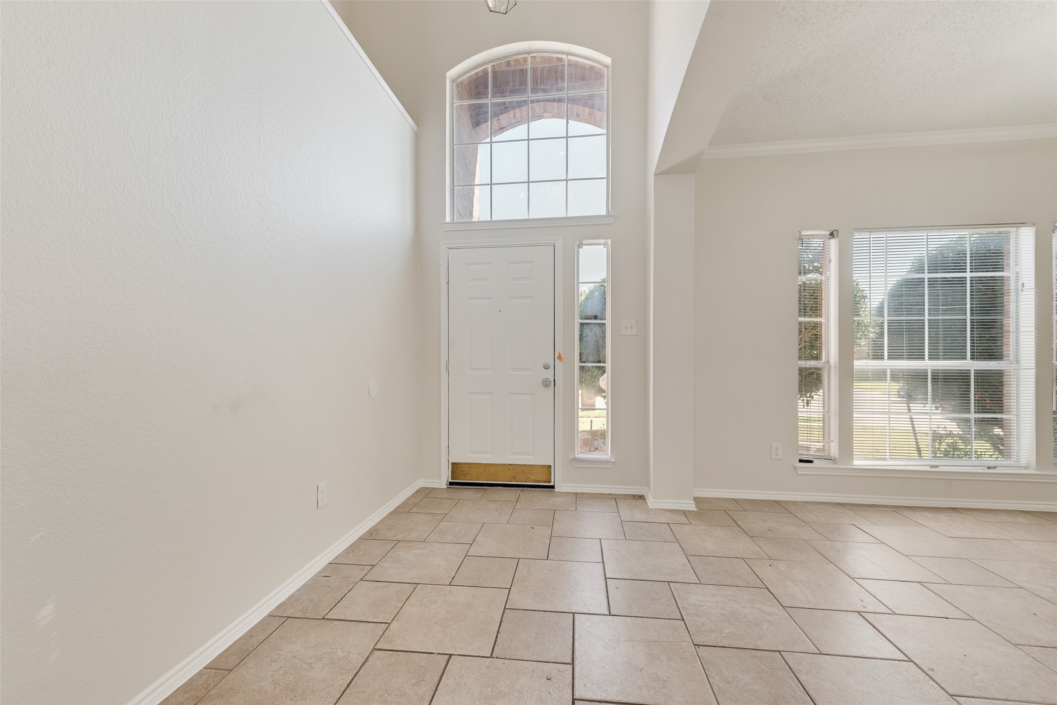 5702 Streamside Drive Arlington TX 76018