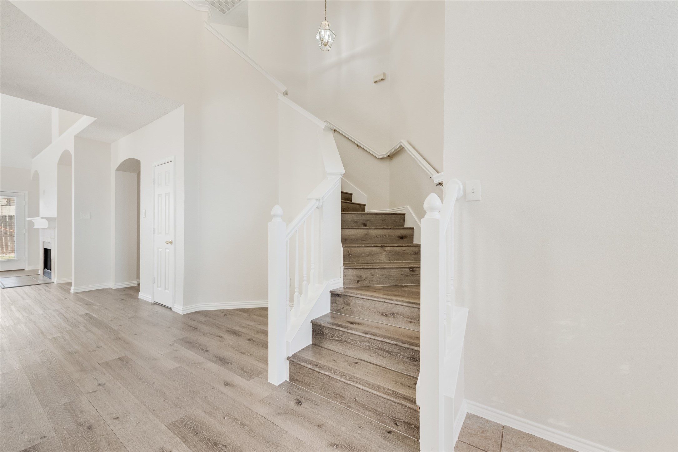 5702 Streamside Drive Arlington TX 76018