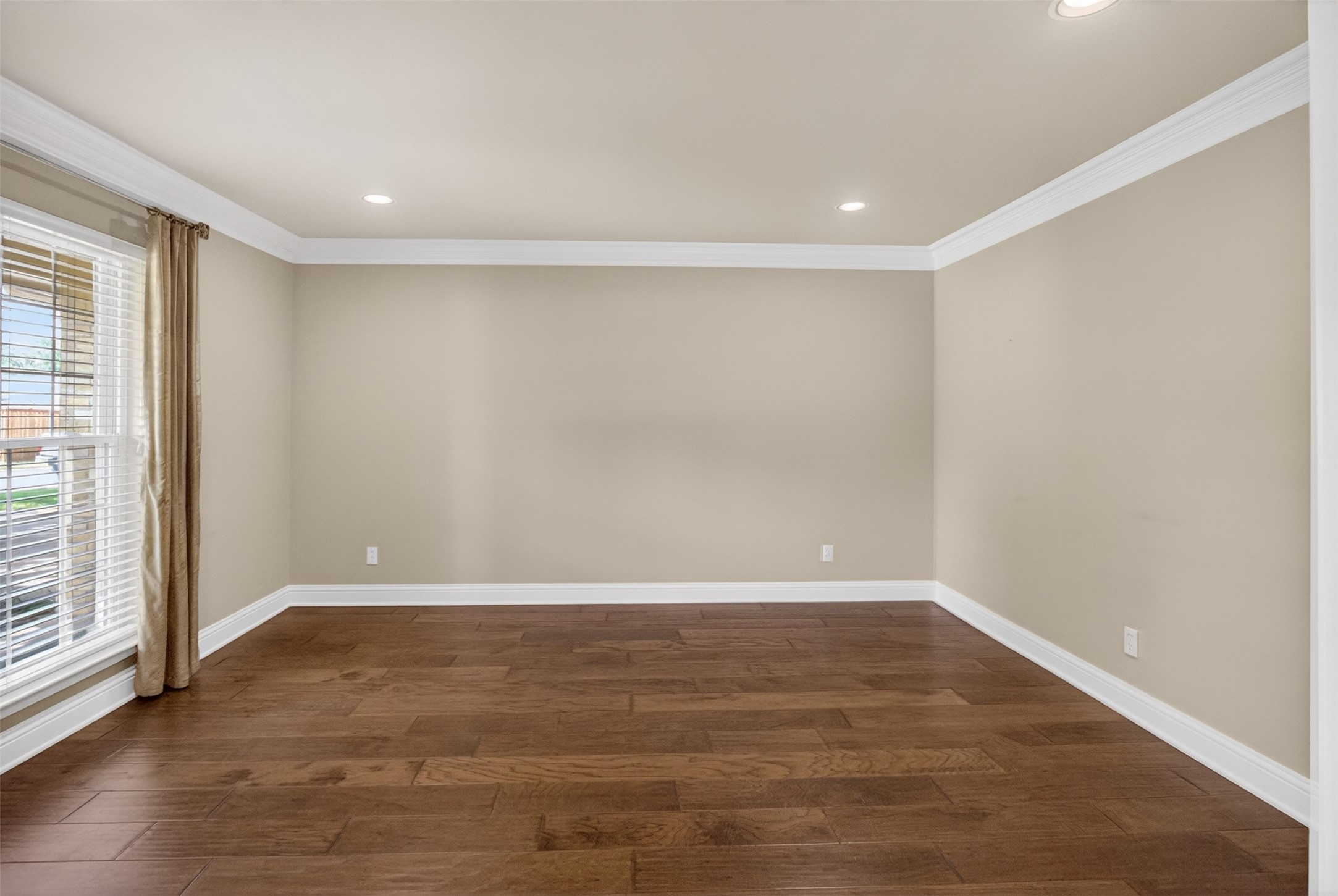937 Harwood Terrace Bedford TX 76021