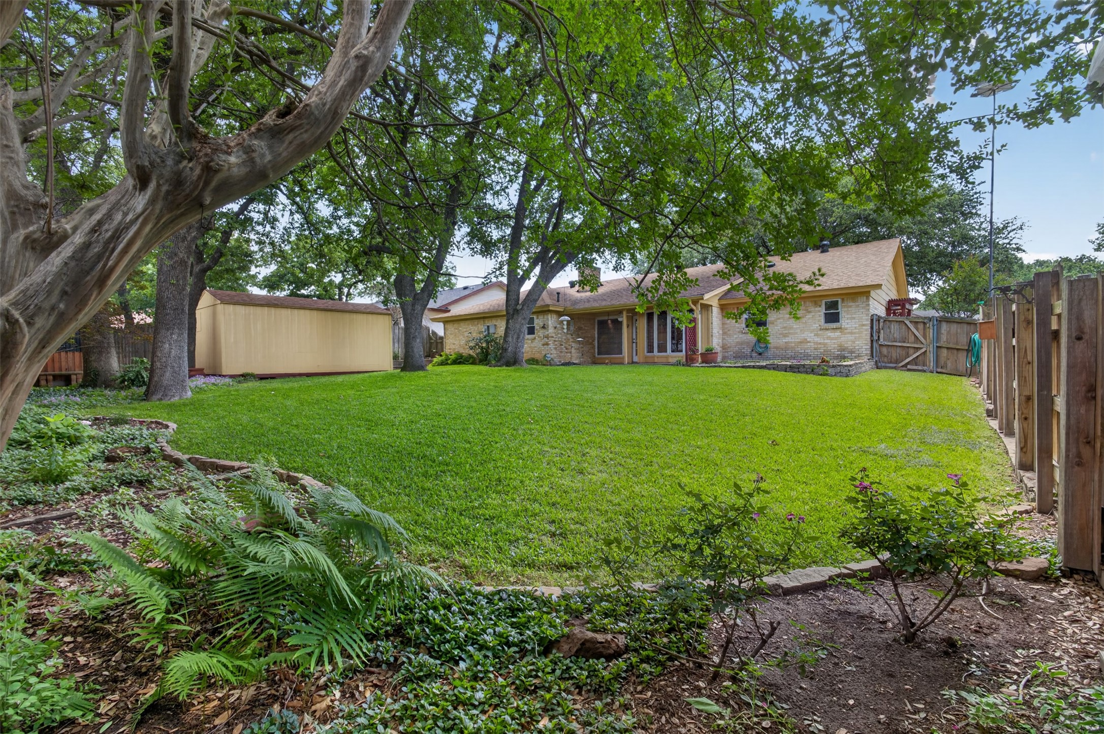 937 Harwood Terrace Bedford TX 76021