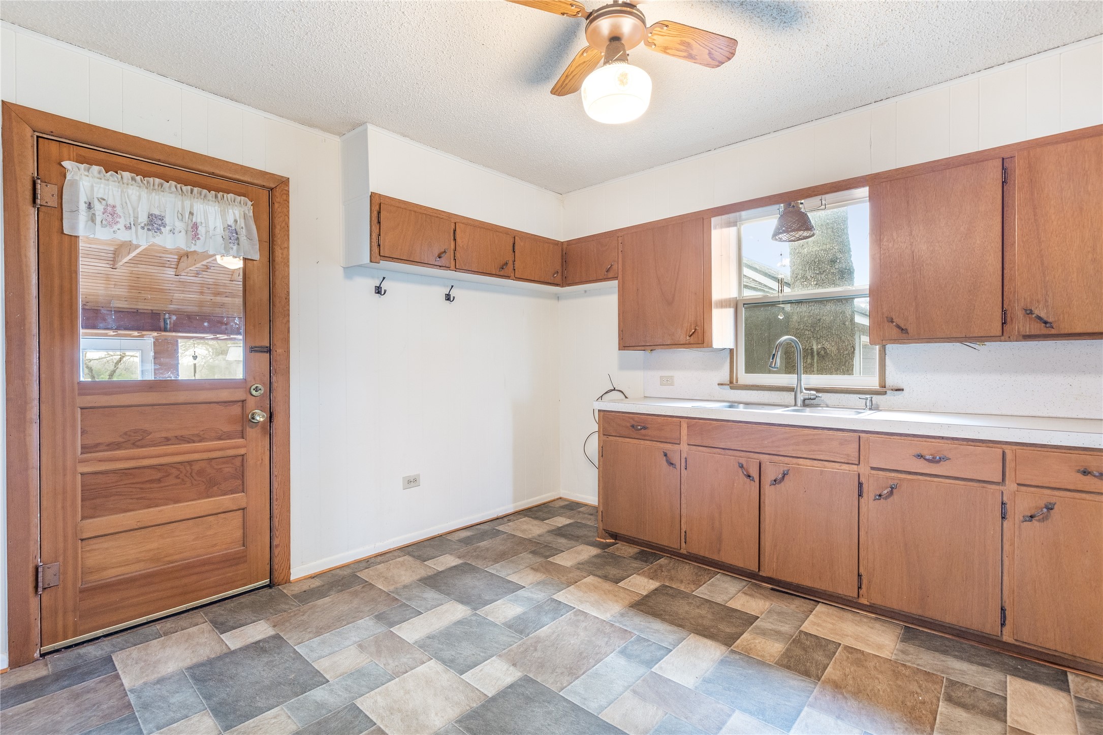 1912 E Texas Street Denison TX 75021