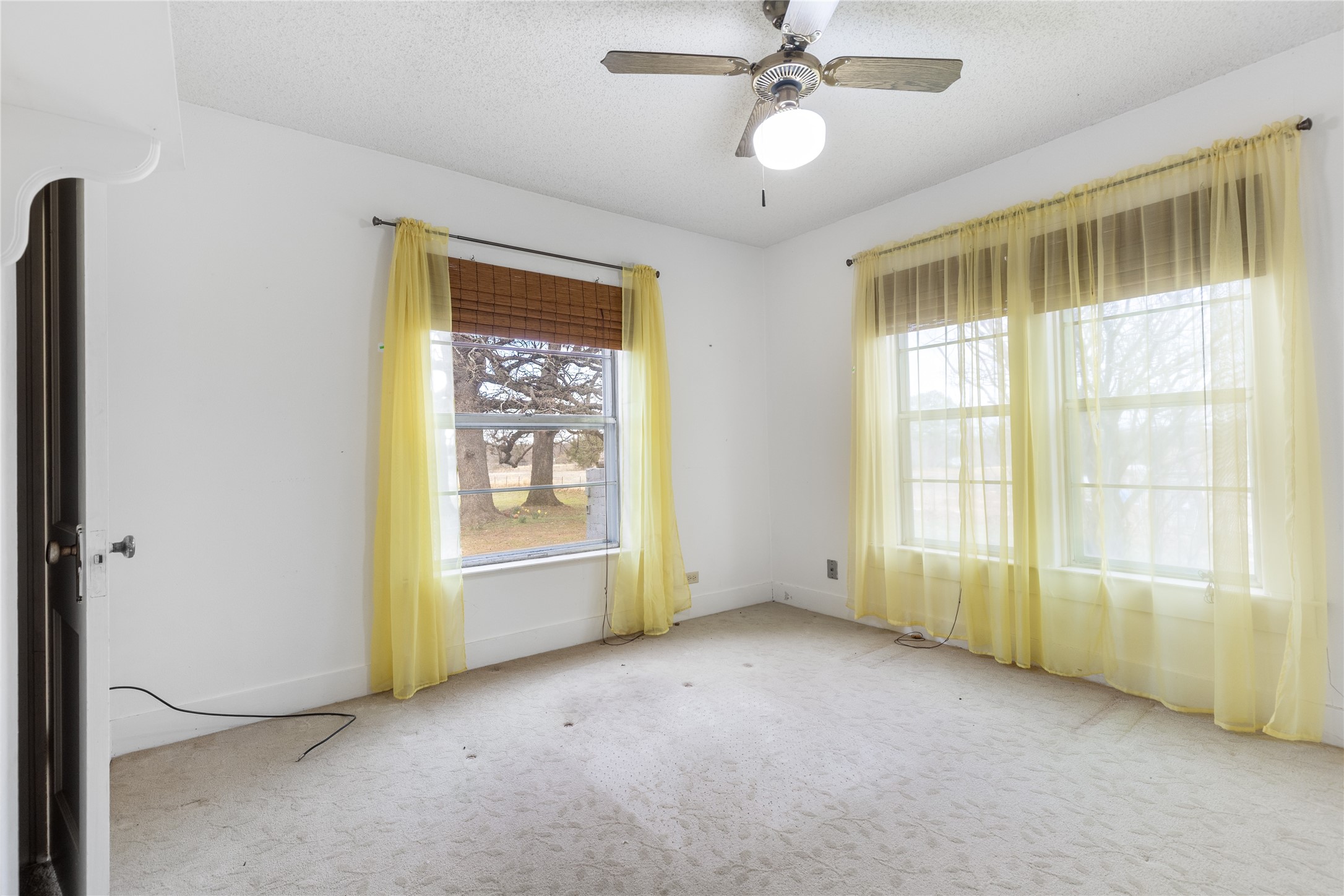 1912 E Texas Street Denison TX 75021