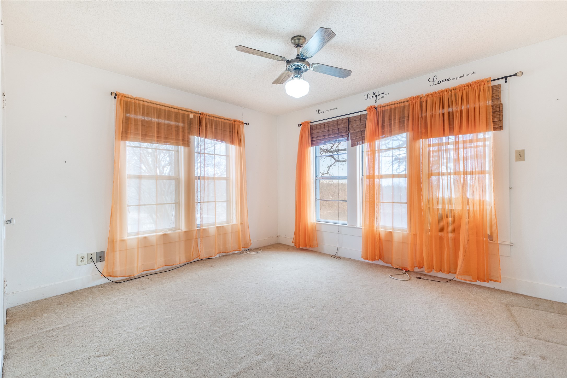 1912 E Texas Street Denison TX 75021